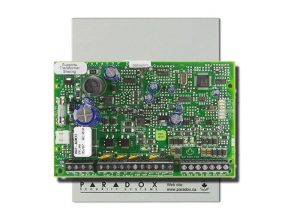 Modul de control acces: 4 fire conexiuni pentru 1 uşă: